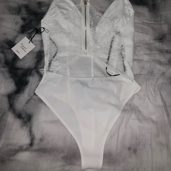 White Lace Body Suit NWT - Picture 2 of 3